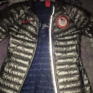 Nike Womens USA Olympic Aeroloft Summit 800 Small